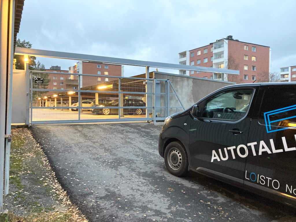 Autotalliovimyynti / Teollisuusovimyynti - Huolto ja korjaus